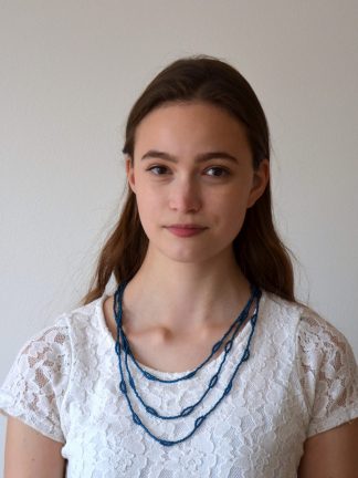 The blue necklace / Modrý náhrdelník